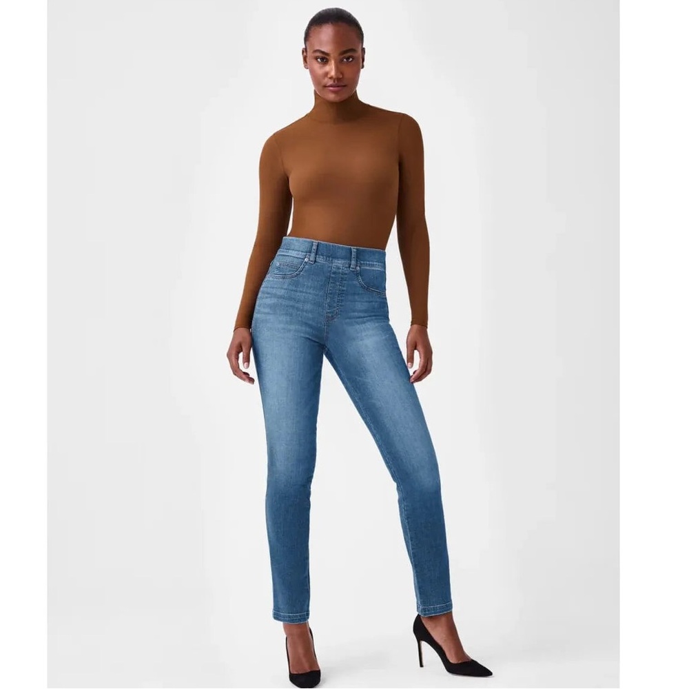 NWOT SPANX Straight Leg Jeans Size: Medium TALL Color: Vintage Indigo
